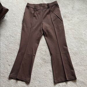 Isaac Mizrahi woman’s Chocolate Brown Dress Pants